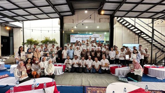 Santri SMPTQ RYDHA Buka Bersama Dengan YBM PLN UP3 Teluk Naga “Relawan Pegawai Berbagi Kebahagiaan”