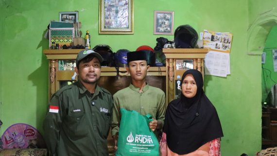 LAZ Rumah Yatim Dhuafa Rydha Menyaluran Bantuan Paket Sembako Dhuafa Untuk Ibu Hapipah Ibu Dari Yatim SMPTQ Binaan RYDHA