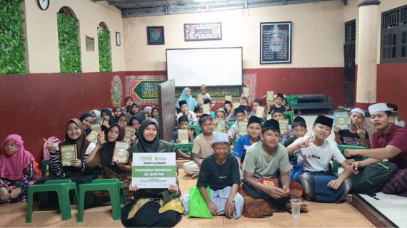 Wujudkan Generasi Qur’ani, LAZ RYDHA Salurkan Amanah Sedekah Al-Qur’an Untuk Santri Majlis Ta’lim Ad-Dhaeroby, Cikupa