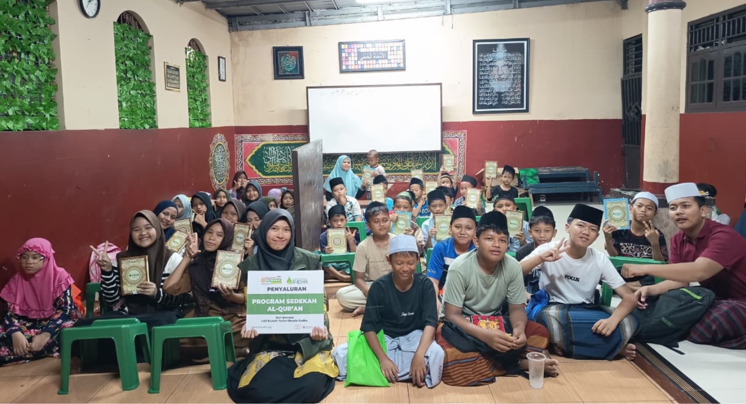 Wujudkan Generasi Qur’ani, LAZ RYDHA Salurkan Amanah Sedekah Al-Qur’an Untuk Santri Majlis Ta’lim Ad-Dhaeroby, Cikupa