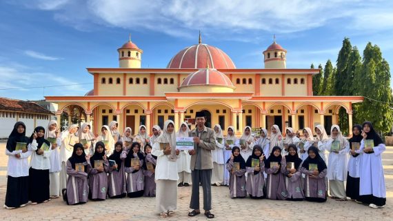 Kolaborasi LAZ RYDHA x LinkAja Melalui Program Tebar Sejuta Qur’an Untuk Negeri Menyalurkan Al-Qur’an Hafalan Untuk Santri Penghafal Qur’an di Pondok Pesantren As-Salam, Lampung