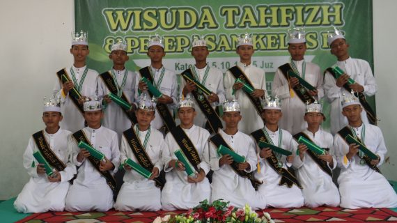 Mencetak Generasi Qur’ani: 32 Santriawan dan Santriawati SMPTQ Rydha Diwisuda