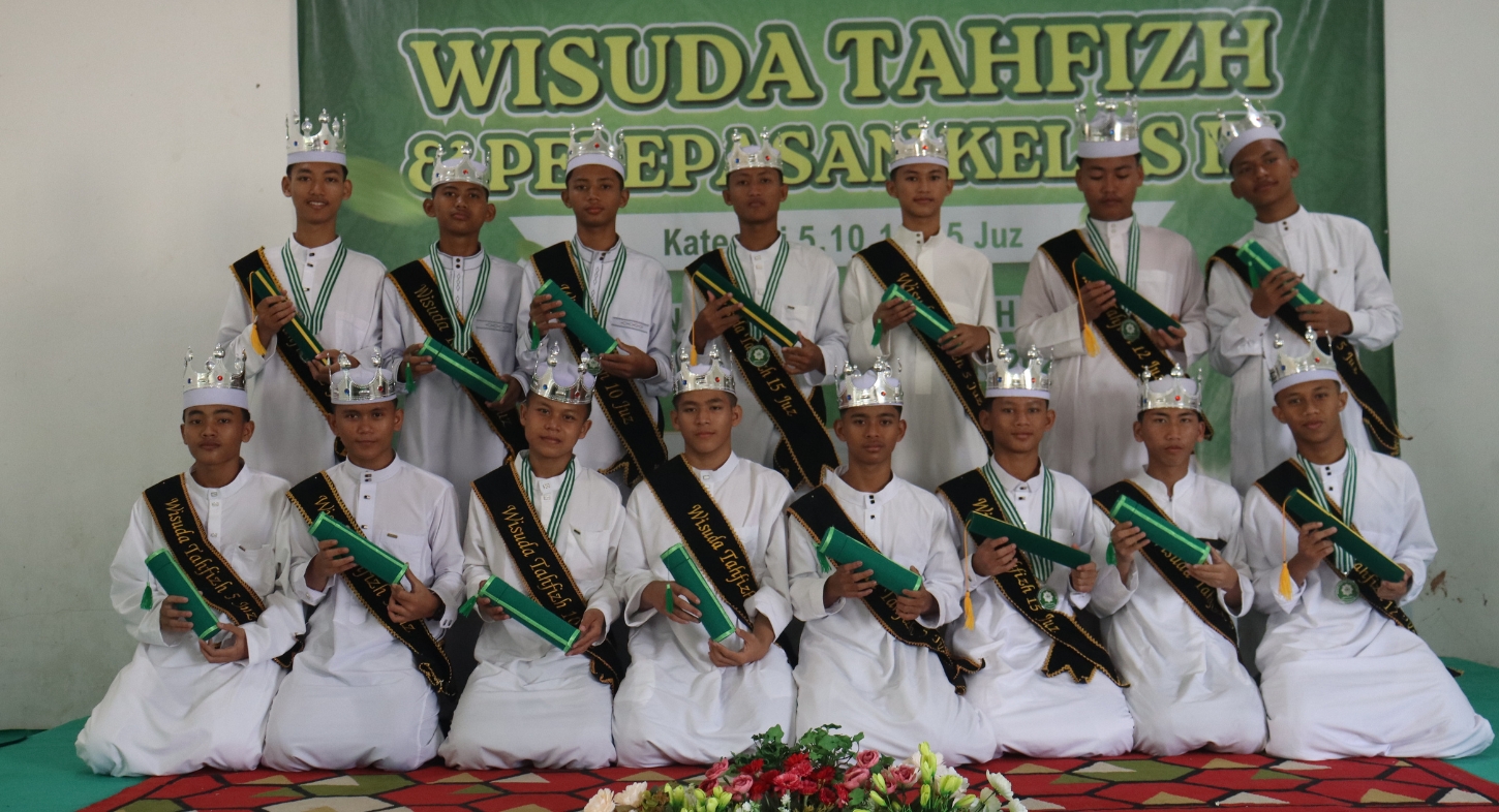 Mencetak Generasi Qur’ani: 32 Santriawan dan Santriawati SMPTQ Rydha Diwisuda