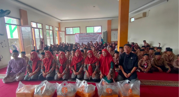 Penyaluran Bakti Sosial DWP Dinas Perkim Kabupaten Tangerang untuk Yatim Binaan LAZ RYDHA Wujud Kepedulian di Hari Kemerdekaan