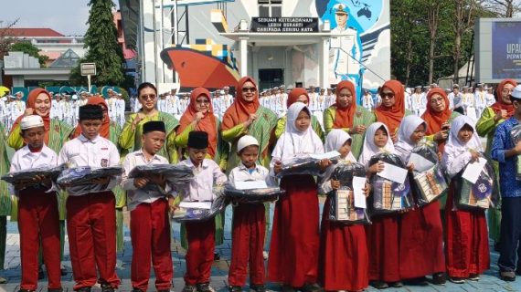 Sinergi Kebaikan: DWP Poltekpel Banten Santuni Anak Yatim Binaan LAZ RYDHA