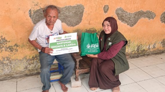 Kisah Perjuangan Pak Mahmud: Rawat Istri yang Sakit Stroke di Tengah Keterbatasan Ekonomi