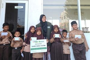 Dukung Generasi Penghafal Al-Qur’an, LAZ RYDHA Salurkan Uang Saku untuk 8 Yatim Binaan di SDTQ RYDHA