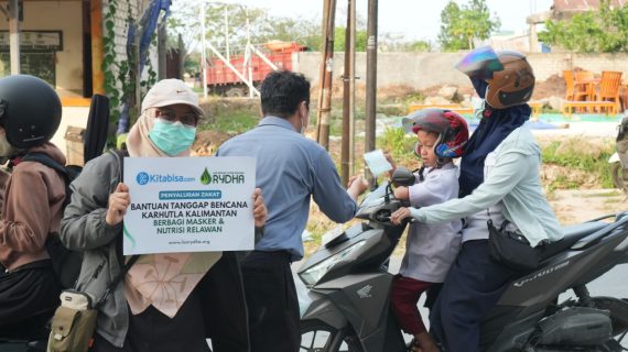 LAZ RYDHA Salurkan 200 Paket Masker untuk Warga Terdampak Karhutla di Samarinda